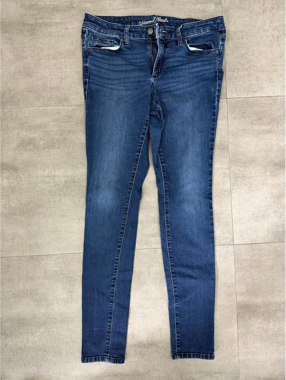 Women's • Universal Thread Skinny Jeans Size 10